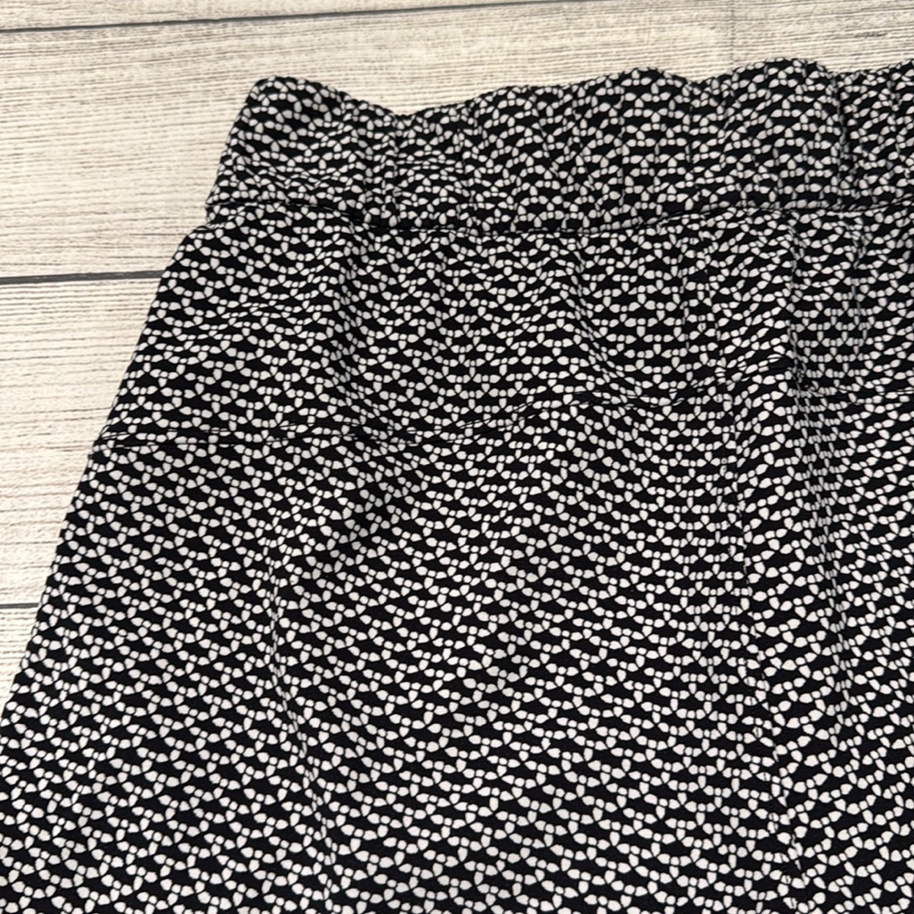 🍋Women’s Lululemon On The Fly Short 2.5” size 4 monochromatic black🍋 - Picture 10 of 16